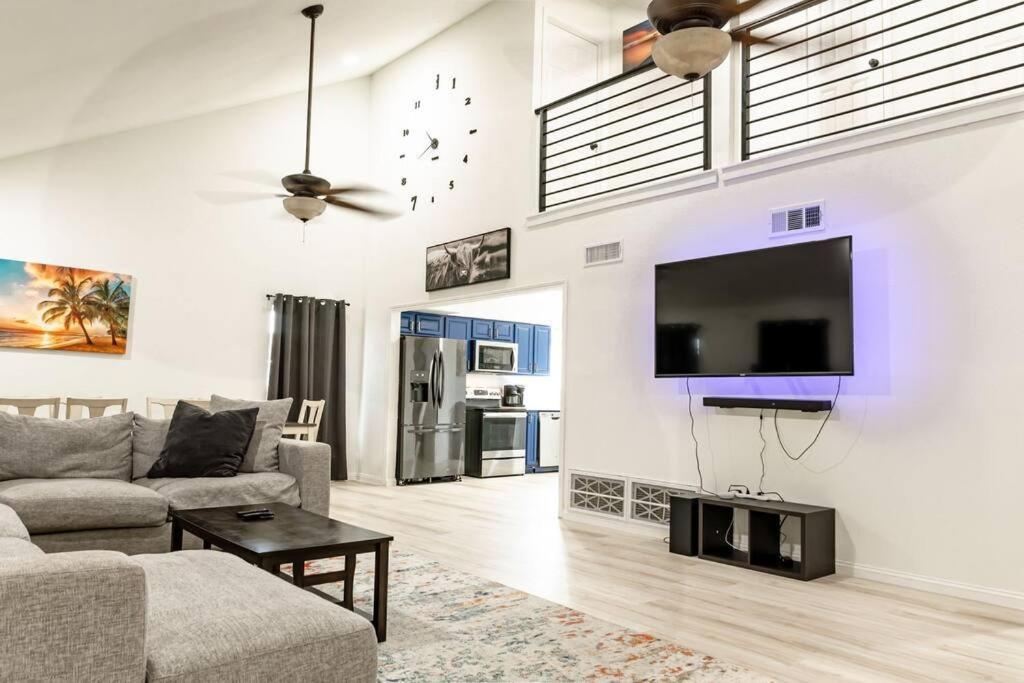 Roomy Home 5 Mins From Attractions Galveston Bagian luar foto