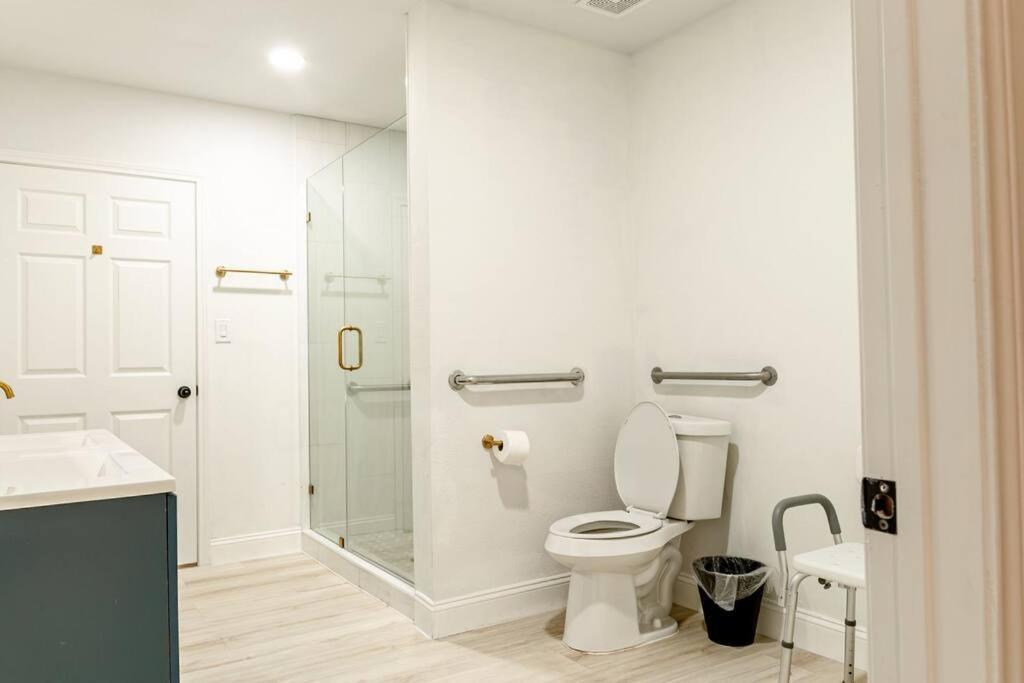 Roomy Home 5 Mins From Attractions Galveston Bagian luar foto
