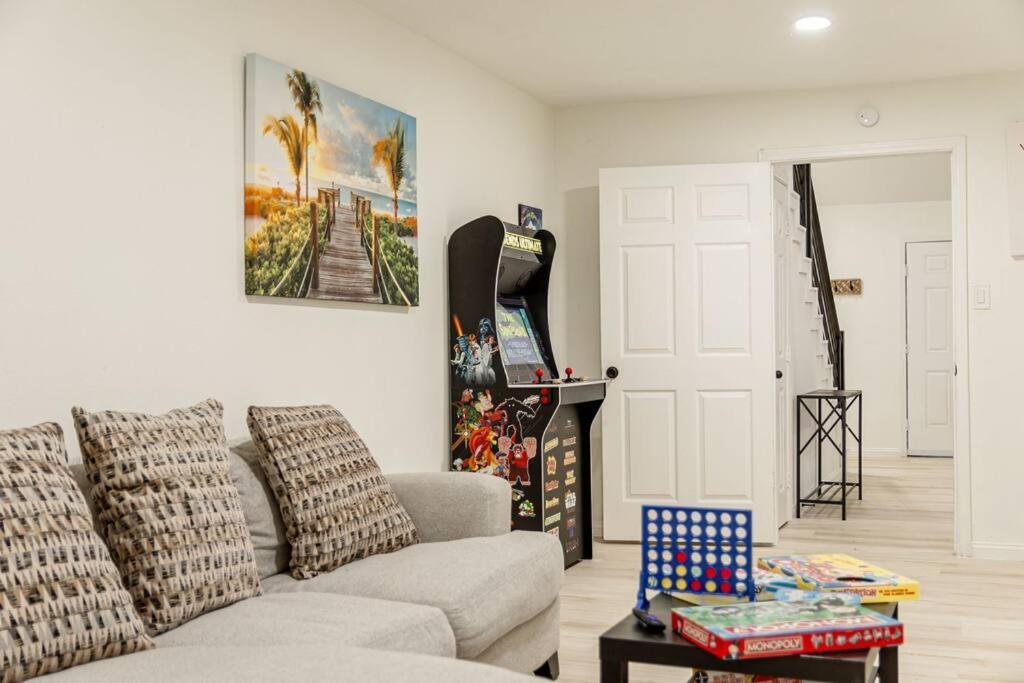 Roomy Home 5 Mins From Attractions Galveston Bagian luar foto