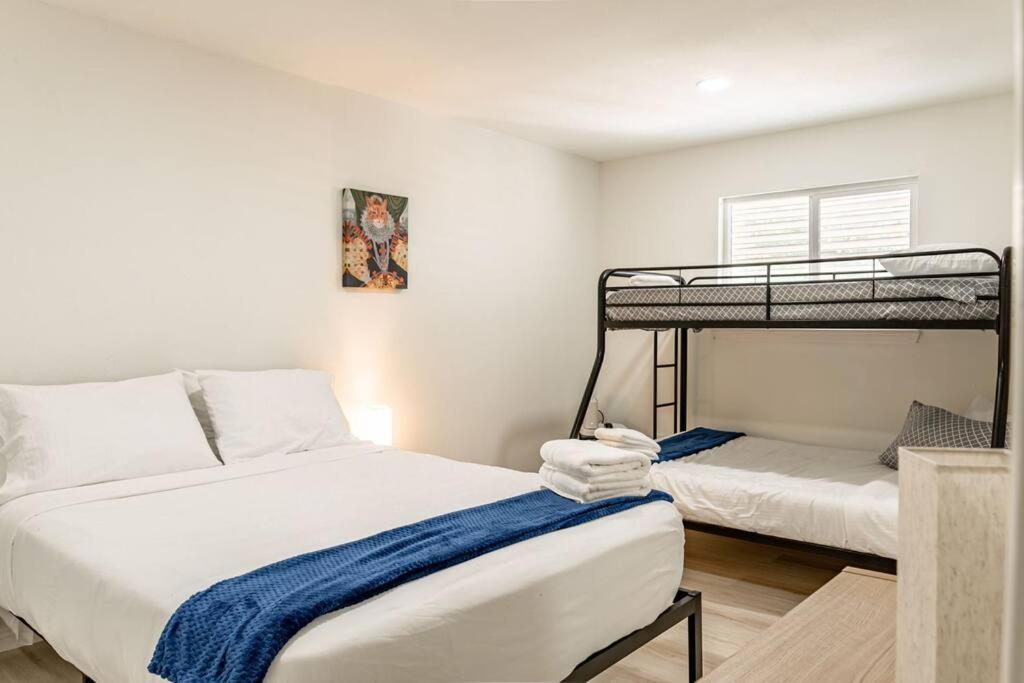Roomy Home 5 Mins From Attractions Galveston Bagian luar foto