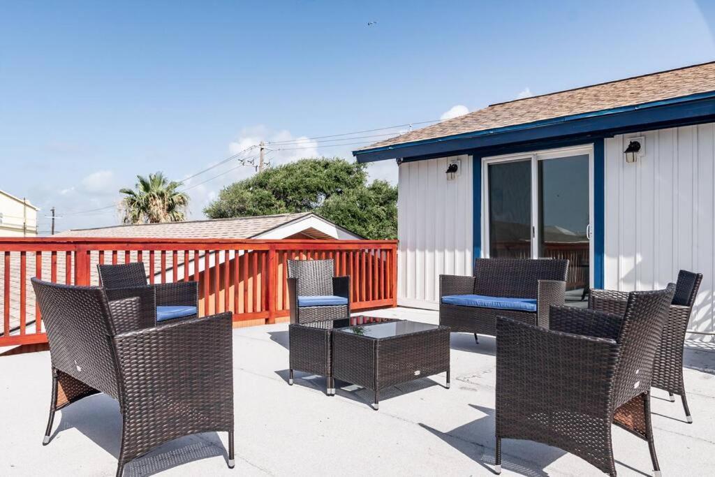 Roomy Home 5 Mins From Attractions Galveston Bagian luar foto